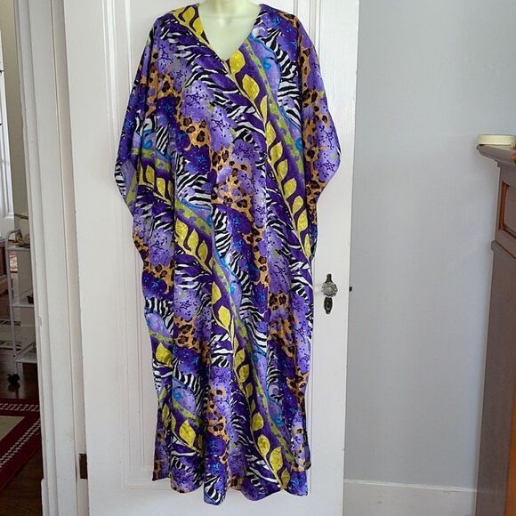 Bellamayo Dresses & Skirts - Bellamayo multi pattern & multi patterned polyester caftan/muumuu